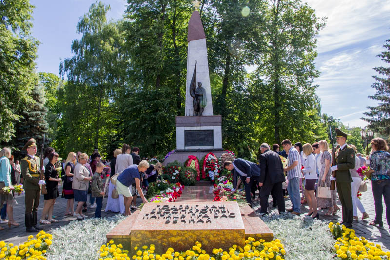 ФОТОФАКТ: преподаватели, сотрудники и студенты-активисты ГрГУ имени Янки Купалы приняли участие в мероприятиях, посвященных Дню памяти