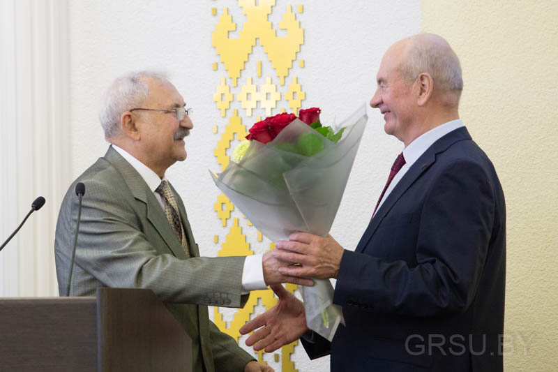 Встреча коллег и друзей: в ГрГУ имени Янки Купалы поздравили с 70-летием Евгения Алексеевича Ровбу