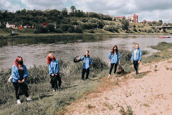 ФОТОФАКТ: Волонтеры отряда «Доброе сердце» ГрГУ имени Янки Купалы присоединились к экологической акции «River Cleanup»