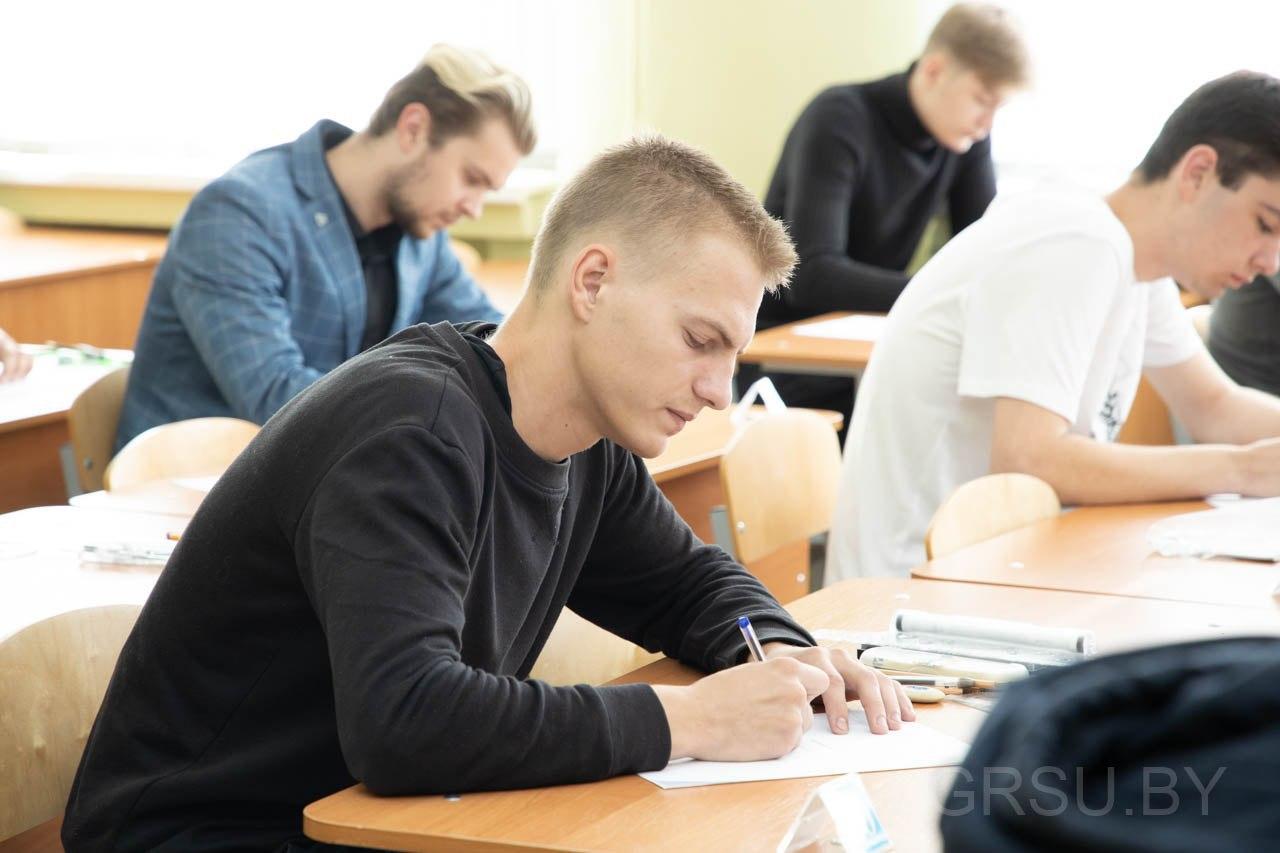 В ГрГУ имени Янки Купалы продолжаются внутренние вступительные испытания