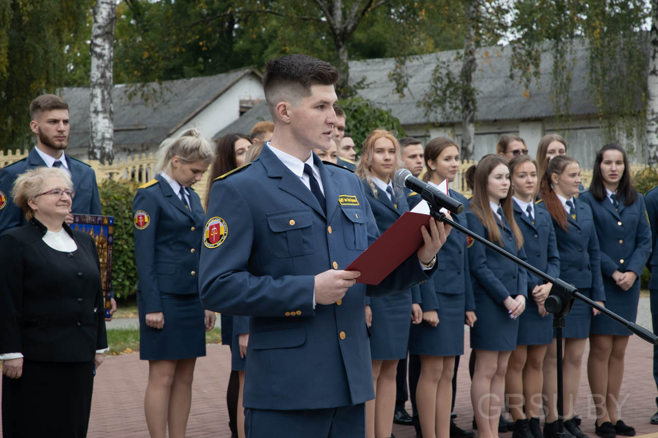 На вернасць Універсітэту, Радзіме і Народу: урачыстую клятву прынеслі студэнты спецыяльнасці «Мытная справа» юрыдычнага факультэта ГрДУ імя Янкі Купалы