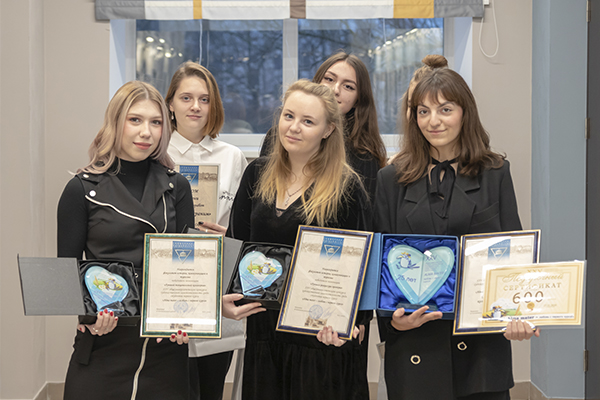 ФОТОФАКТ: Награждены победители XXV общеуниверситетского конкурса «Alma mater – любовь с первого курса»