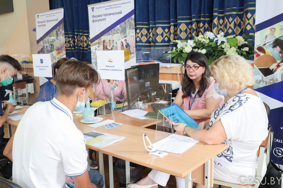 Падаць дакументы ў ГрДУ імя Янкі Купалы абітурыенты могуць да 9 жніўня