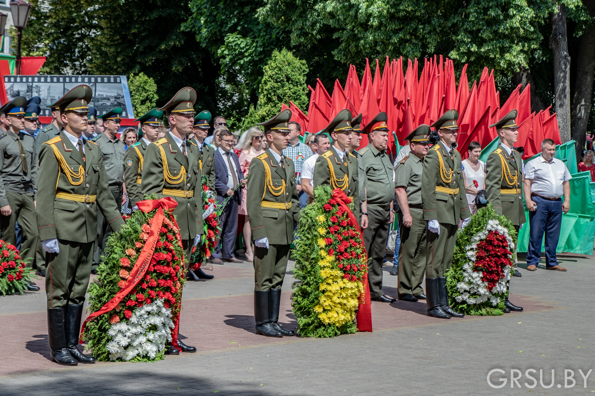 Представители ГрГУ имени Янки Купалы приняли участие в митинге-реквиеме у вечного огня Памяти освободителей Гродненщины (ДОБАВЛЕНО ВИДЕО)