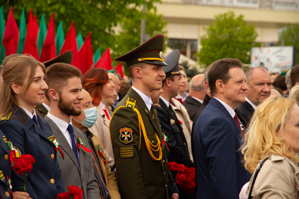 Купалаўцы прынялі ўдзел ва ўрачыстым мітынгу, прысвечаным Дню Дзяржаўнага герба і Дзяржаўнага сцяга.