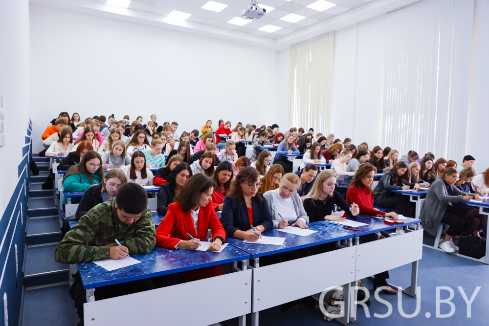 Купалаўцы далучыліся да напісання рэспубліканскай дыктоўкі, прымеркаванай да Дня народнага адзінства