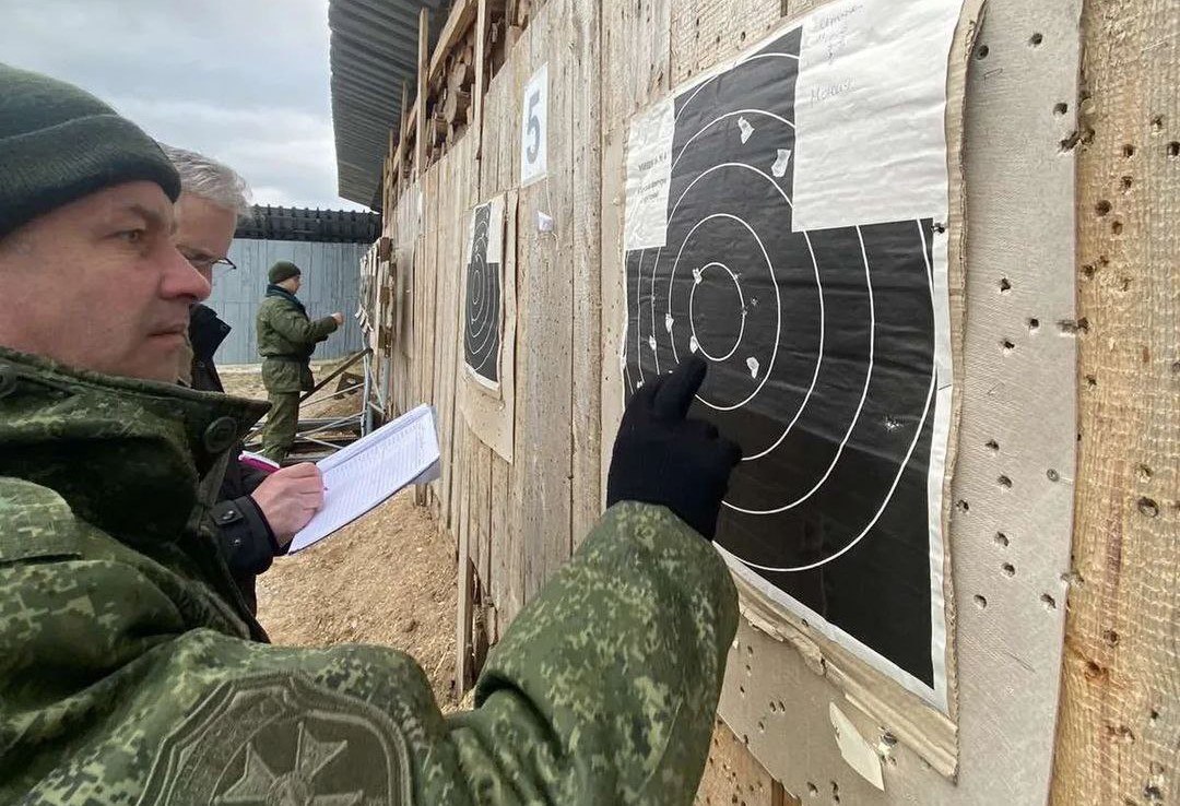 На военном факультете прошло первенство по стрельбе из штатного оружия среди постоянного состава