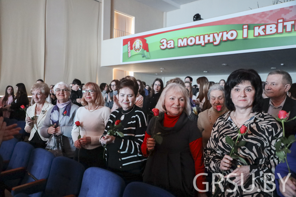 В Купаловском университете поздравили филологический факультет с 85-летием